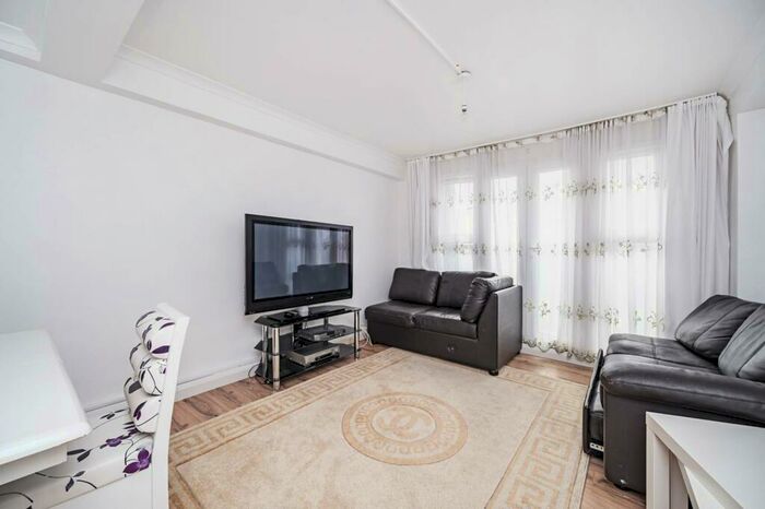 1 Bedroom Flat To Rent In Trelawney Estate, Hackney, London, E9