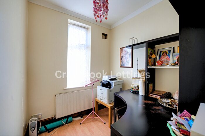 3 Bedroom Terraced House For Sale In Saltash Road, Hainault, IG6