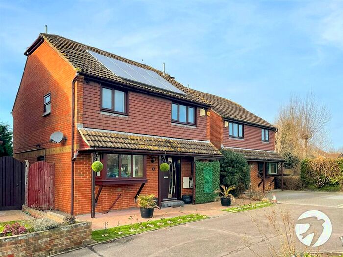 4 Bedroom Detached House To Rent In Ingleden Close, Kemsley, Sittingbourne, Kent, ME10