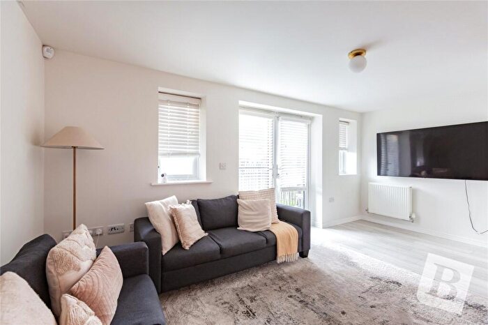 2 Bedroom Apartment For Sale In Meadfarm Close, Romford, RM3