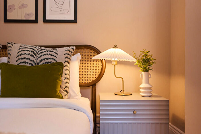 2 Bedroom Apartment To Rent In Furness Road, London, NW10