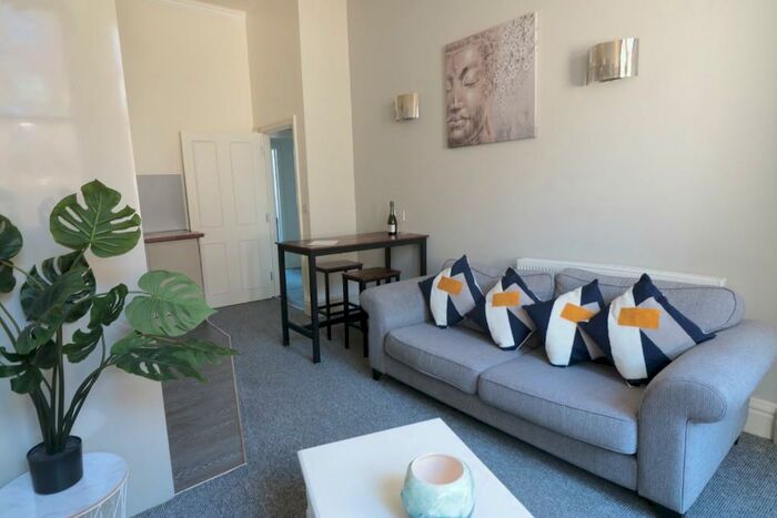 1 Bedroom Flat To Rent In The Crescent, Plymouth, Devon, PL1