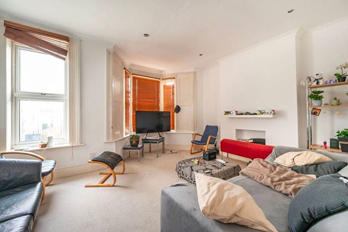 3 Bedroom Flat For Sale In Carnarvon Road, Forest Gate, London, E15