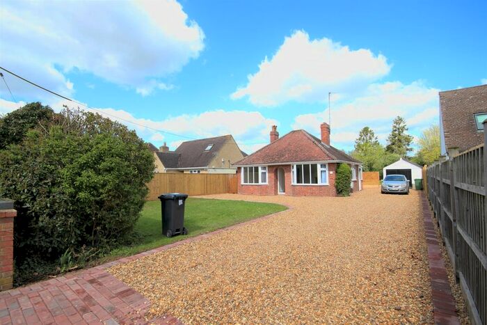 2 Bedroom Bungalow To Rent In Foxborough Road, Radley, Abingdon, Oxfordshire, OX14