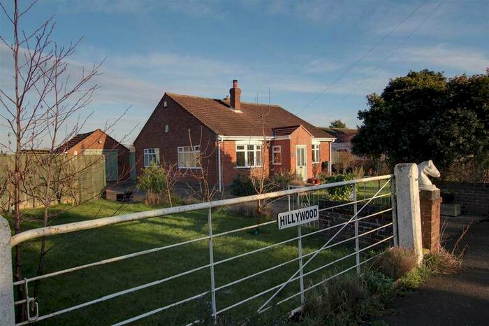 2 Bedroom Detached Bungalow For Sale In Station Road, Willoughby, LN13