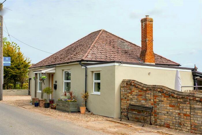 2 Bedroom Detached Bungalow For Sale In Daisy Place, The Causeway, Hitcham, IP7