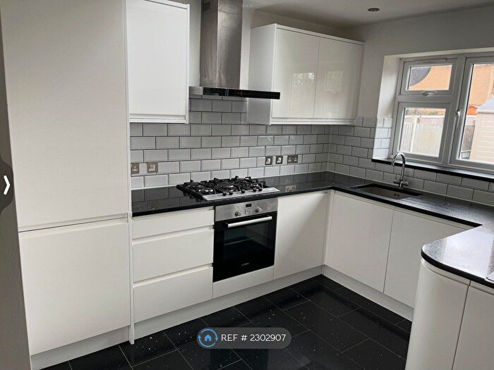 2 Bedroom Flat To Rent In Cunningham Park, Harrow, HA1