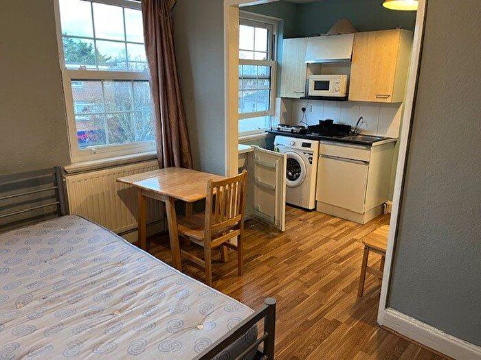 Studio To Rent In New Parade, High Street, Yiewsley, West Drayton, UB7