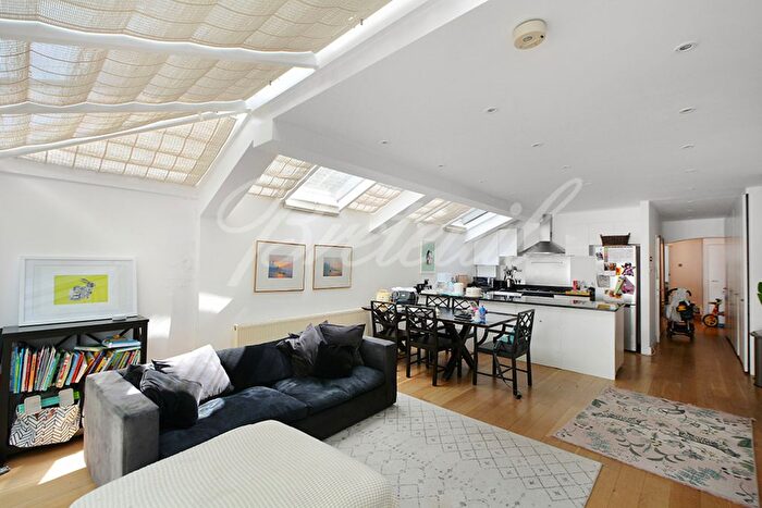 2 Bedroom Flat To Rent In Woodlawn Road, London, SW6