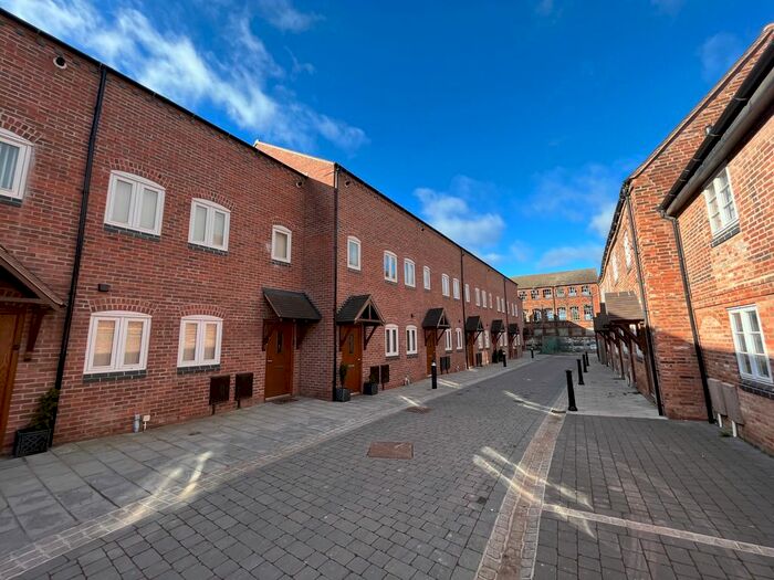 3 Bedroom End Of Terrace House To Rent In Church Street, Atherstone, CV9