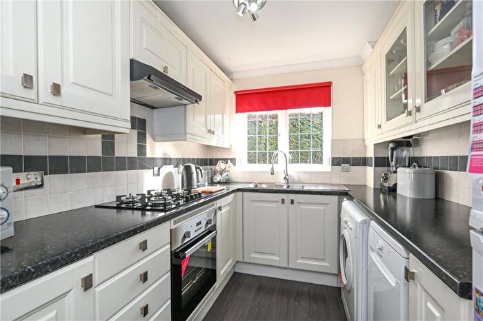 2 Bedroom Apartment To Rent In Rosslyn Park, Weybridge, KT13