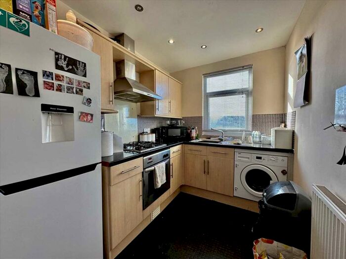 2 Bedroom Apartment To Rent In Elm Road, Mannamead, Plymouth, PL4