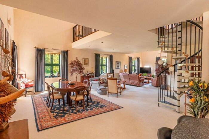 3 Bedroom Apartment For Sale In Kings Mill Lane, Settle, North Yorkshire, BD24