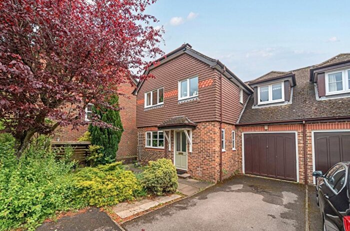 4 Bedroom Link Detached House To Rent In Oak Hill, Alresford, Hampshire, SO24