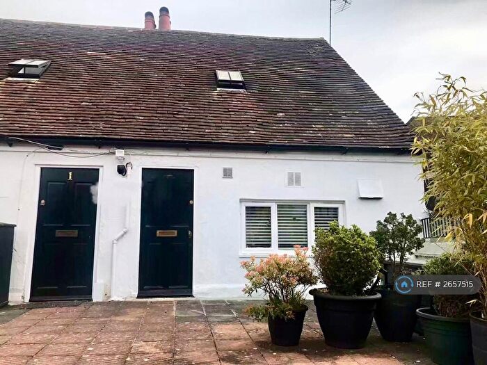 1 Bedroom Flat To Rent In High Street, Leatherhead, KT22