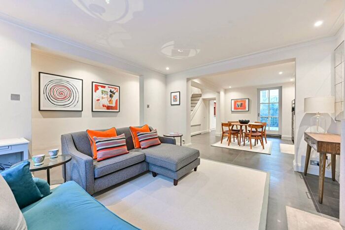 2 Bedroom Flat For Sale In Redburn Street, Chelsea, London, SW3