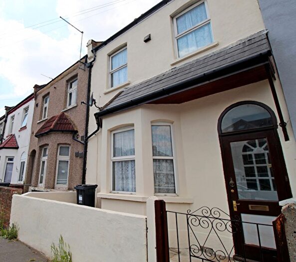 3 Bedroom Terraced House To Rent In Martindale Road, TW4