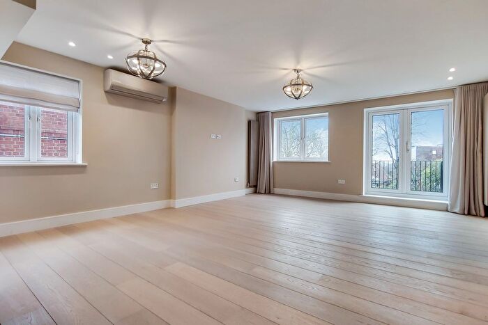 2 Bedroom Flat To Rent In Hampstead Heights, Fitzjohns Avenue, London, NW3