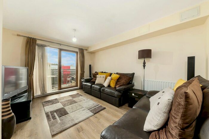 2 Bedroom Flat To Rent In Pancras Way, London, E3