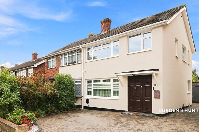 3 Bedroom Semi-Detached House For Sale In Hedingham Road, Hornchurch, RM11