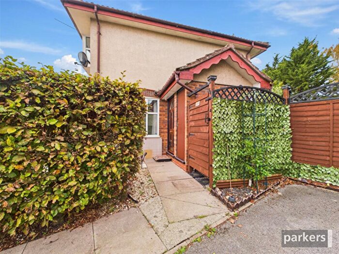 1 Bedroom End Of Terrace House For Sale In Lysander Close, Woodley, Reading, Berkshire, RG5