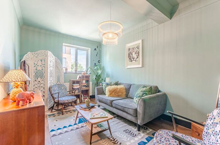 2 Bedroom Flat For Sale In Hoe Street, Walthamstow, London, E17
