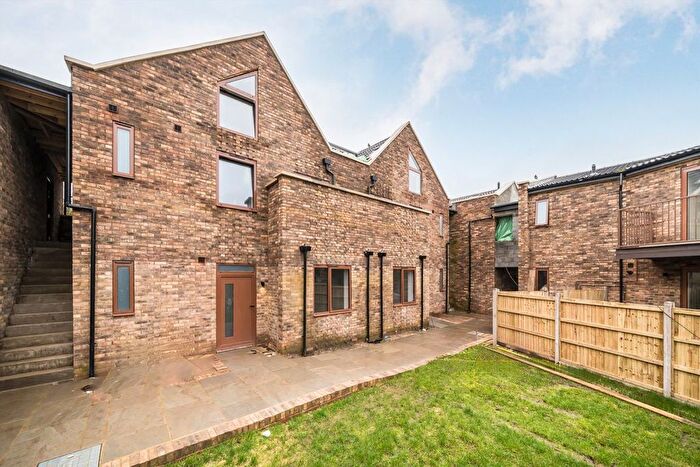 3 Bedroom Flat For Sale In Russell Road, Mitcham, CR4