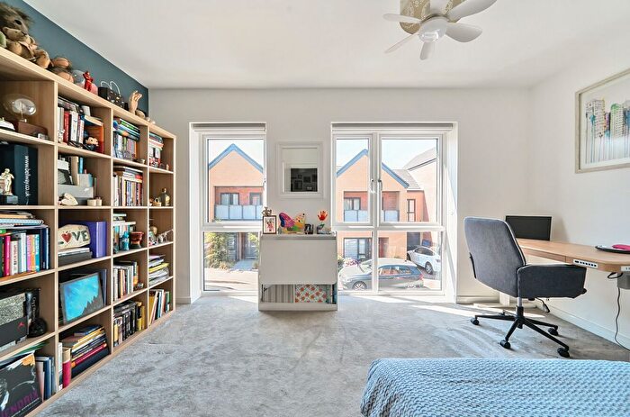 3 Bedroom Terraced House For Sale In Holmesley Road, Borehamwood, Hertfordshire, WD6