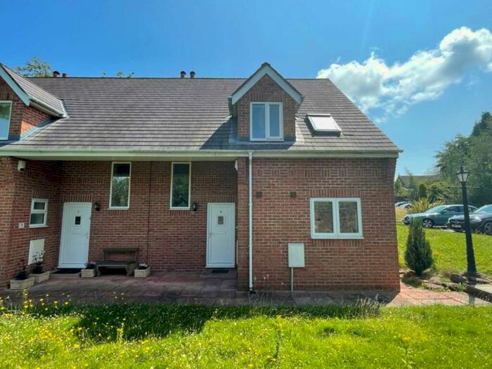 2 Bedroom Cottage To Rent In Orchard Cottages, Seafarers Drive, Gateacre, L25