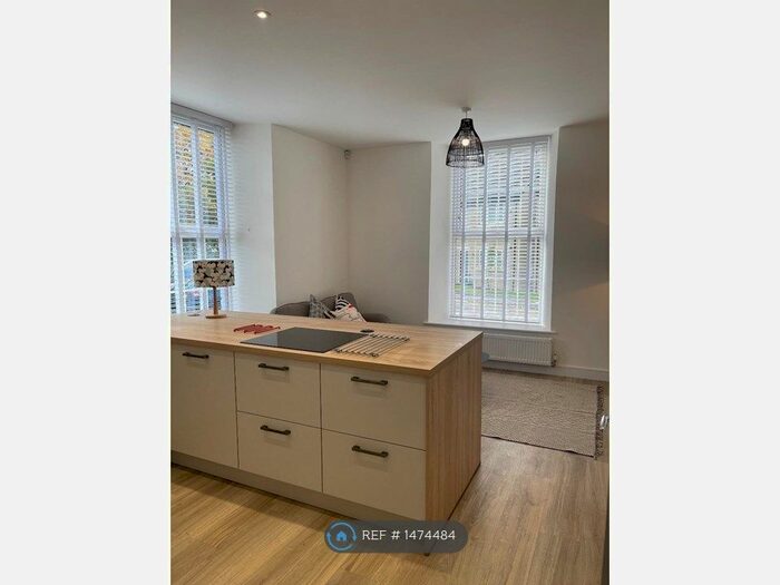 2 Bedroom Flat To Rent In Thornfield House, Chesterfield, S41