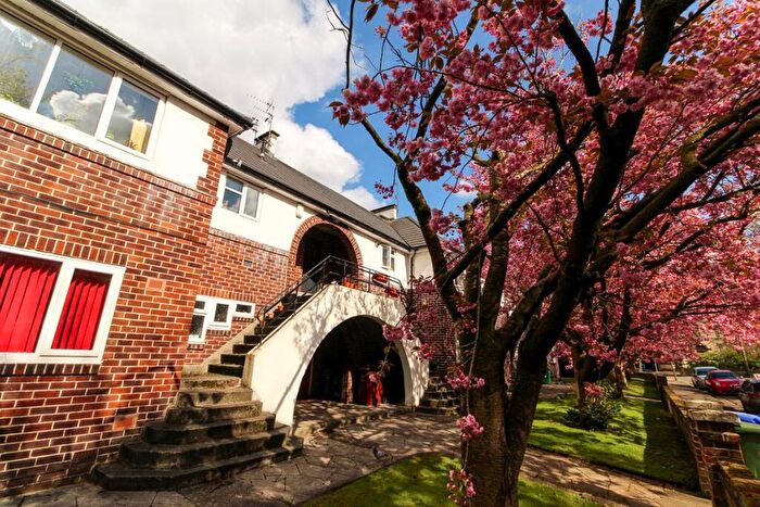 2 Bedroom Apartment To Rent In Queens Court, Palatine Road, M20