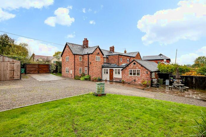 3 Bedroom Semi-Detached House For Sale In Chester Road, Alpraham, CW6