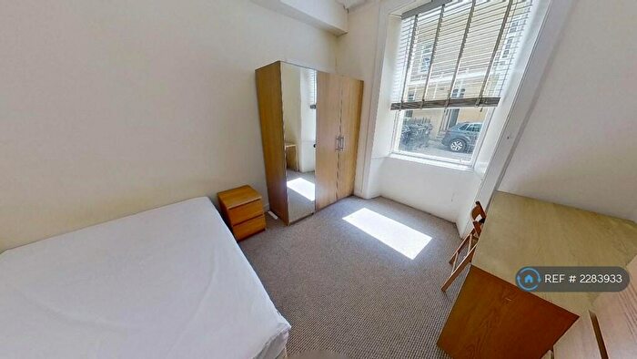 3 Bedroom Flat To Rent In Buccleuch Terrace, Edinburgh, EH8