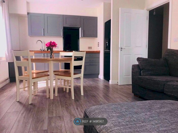 2 Bedroom Flat To Rent In Azure Court, Feltham, TW13