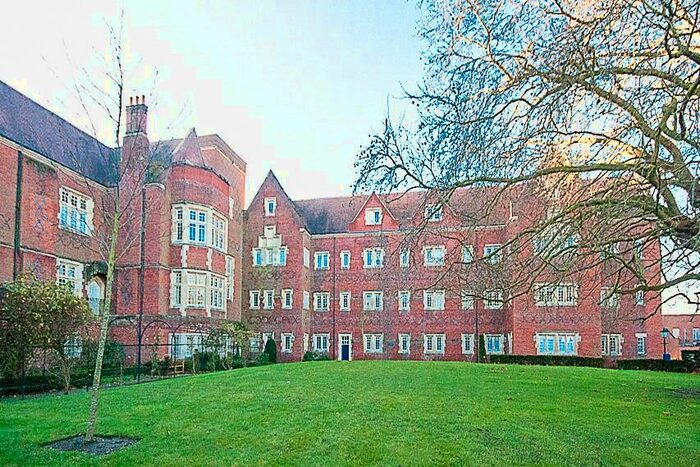 2 Bedroom Apartment To Rent In The Galleries, Brentwood, Essex, CM14