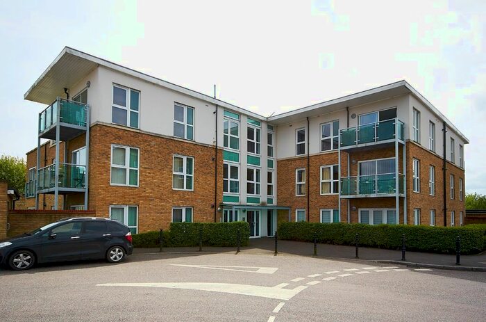 2 Bedroom Flat To Rent In Nicholls Close, Caterham, CR3