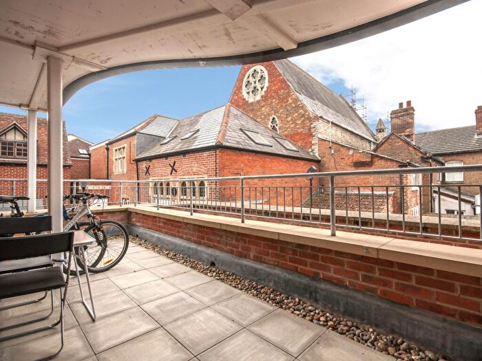 2 Bedroom Apartment To Rent In Kings Walk, Wantage, OX12