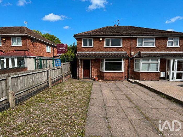 3 Bedroom Semi Detached House For Sale In Gorse Farm Road, Birmingham, B43
