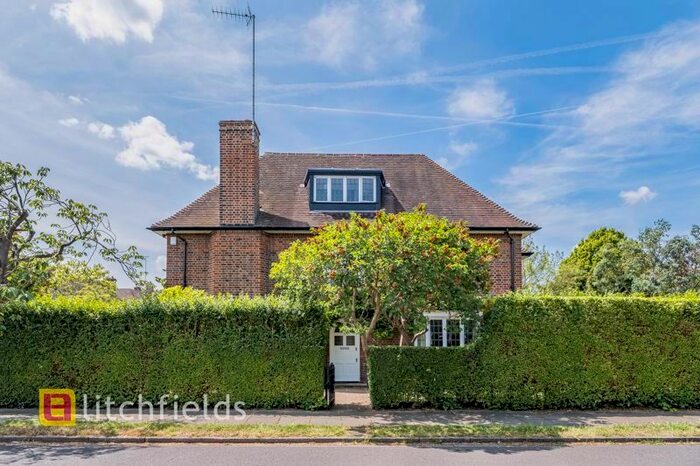 4 Bedroom Detached House To Rent In Southway, Hampstead Garden Suburb, NW11