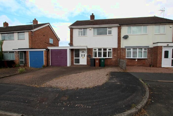 3 Bedroom Semi-Detached House To Rent In Chesterfield Drive, Linton, DE12