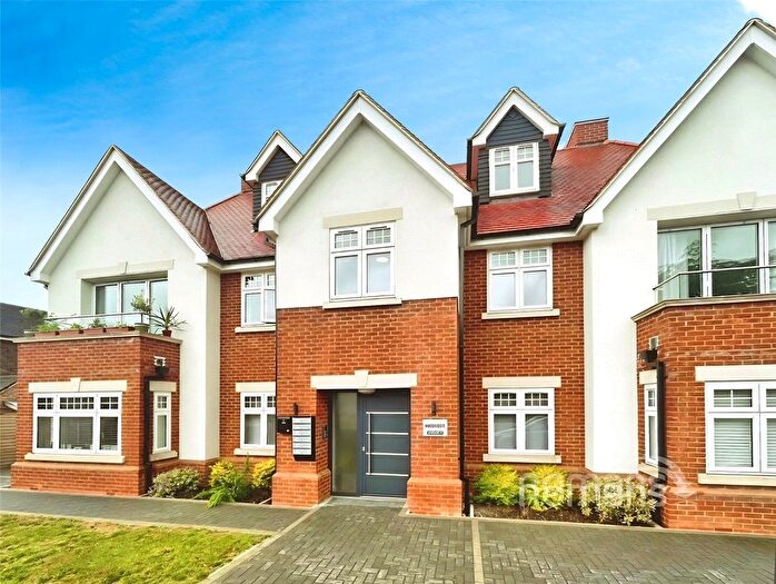 2 Bedroom Flat To Rent In Shoppenhangers Road, Maidenhead, Berkshire, SL6