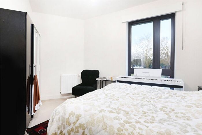 2 Bedroom Flat To Rent In Fisher Close, Rotherhithe, London, SE16