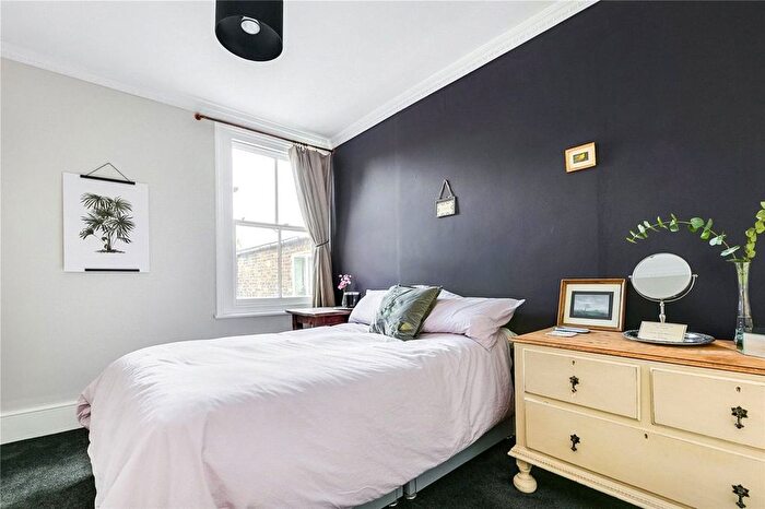 1 Bedroom Flat For Sale In Montgomery Road, London, W4