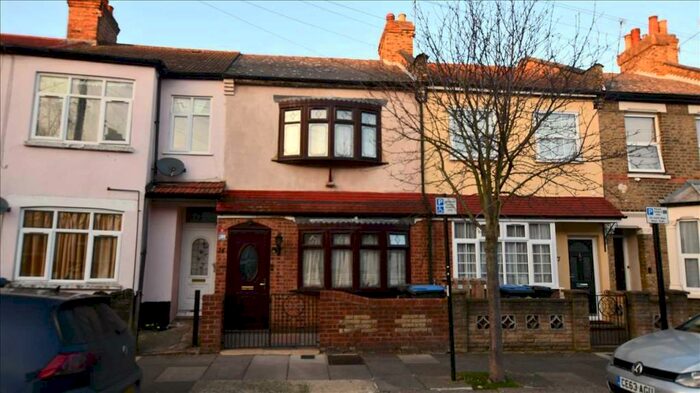 3 Bedroom House To Rent In Leeds Street, London, N18