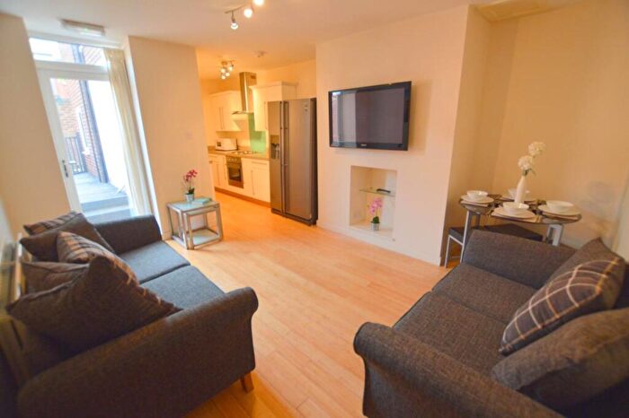 3 Bedroom Flat To Rent In £pppw - Hotspur Street, Heaton, NE6