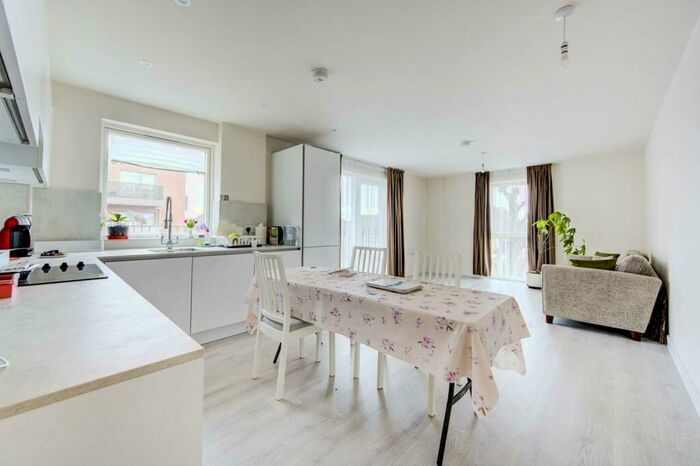 2 Bedroom Flat To Rent In Harrow View, Harrow, HA1
