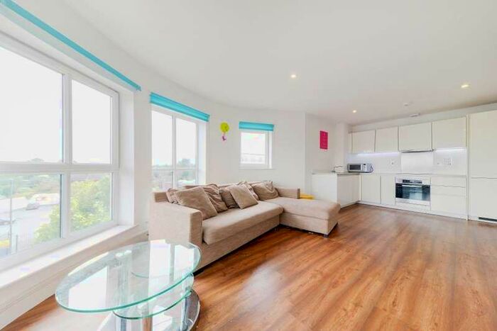 2 Bedroom Flat To Rent In Randall House, Sandringham Ave, Wimbledon Chase, SW20