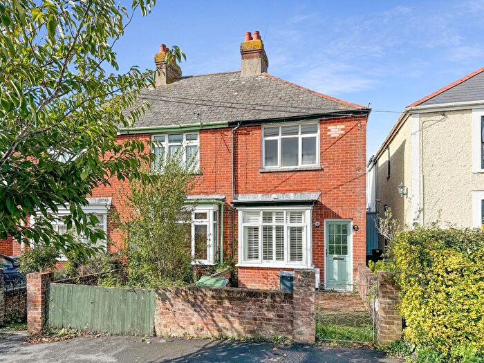 2 Bedroom House To Rent In Solent View Road, Cowes, PO31