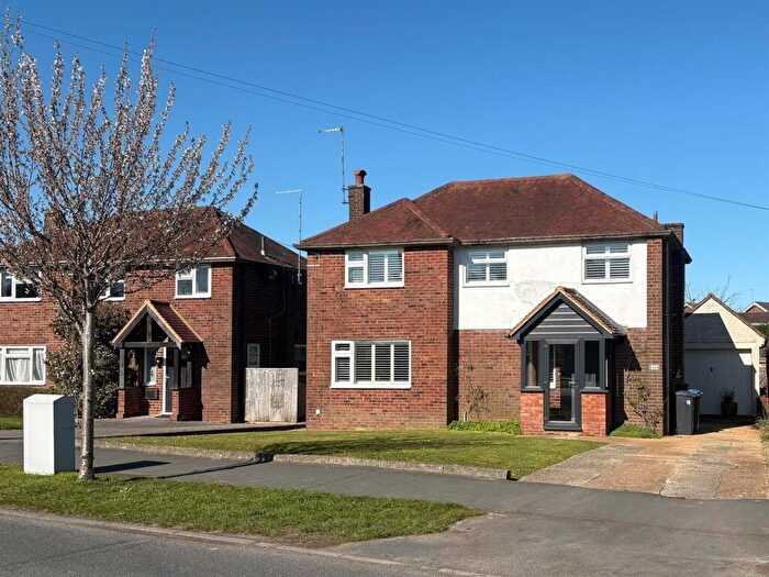 3 Bedroom Detached House For Sale In Chanctonbury Road, Burgess Hill, RH15