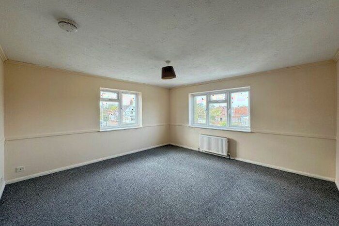 1 Bedroom Flat To Rent In South Road, Hailsham, BN27